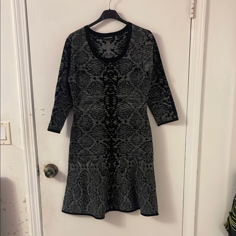 Nina Leonard Black and Gray Sheath Dress 3/4 Sleeve Scoop Neck